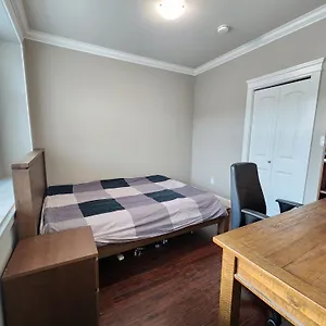 Maison d'hôtes Rare Find Exquisitely New Quiet & Safe Skytrain Vancouver